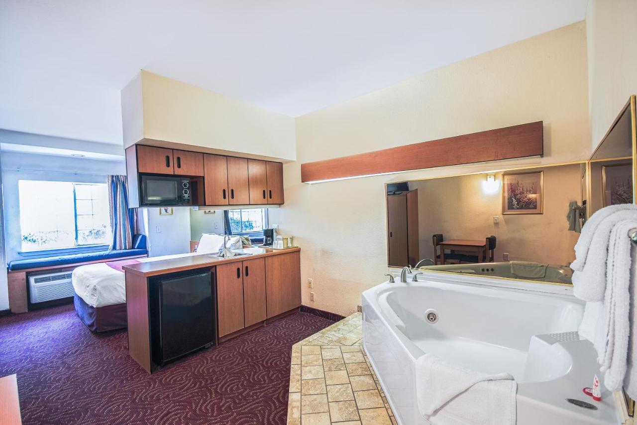 Econo Lodge Inn & Suites Mesquite - Dallas East Eksteriør bilde