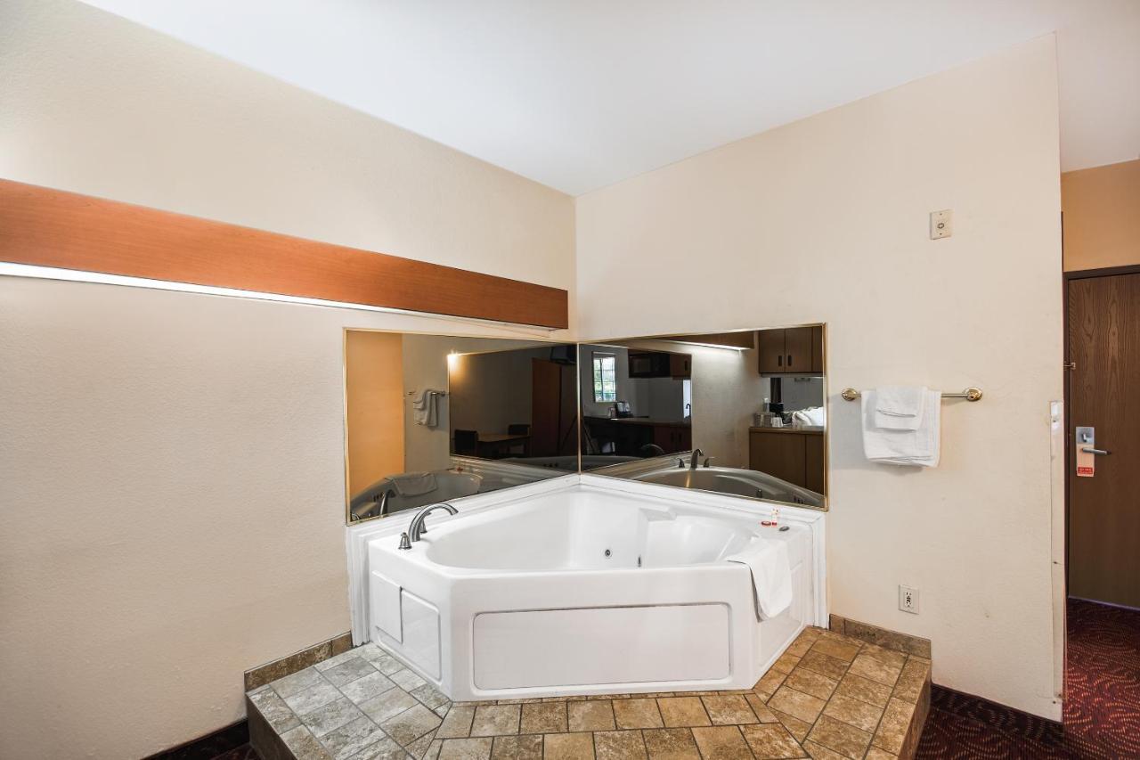Econo Lodge Inn & Suites Mesquite - Dallas East Eksteriør bilde