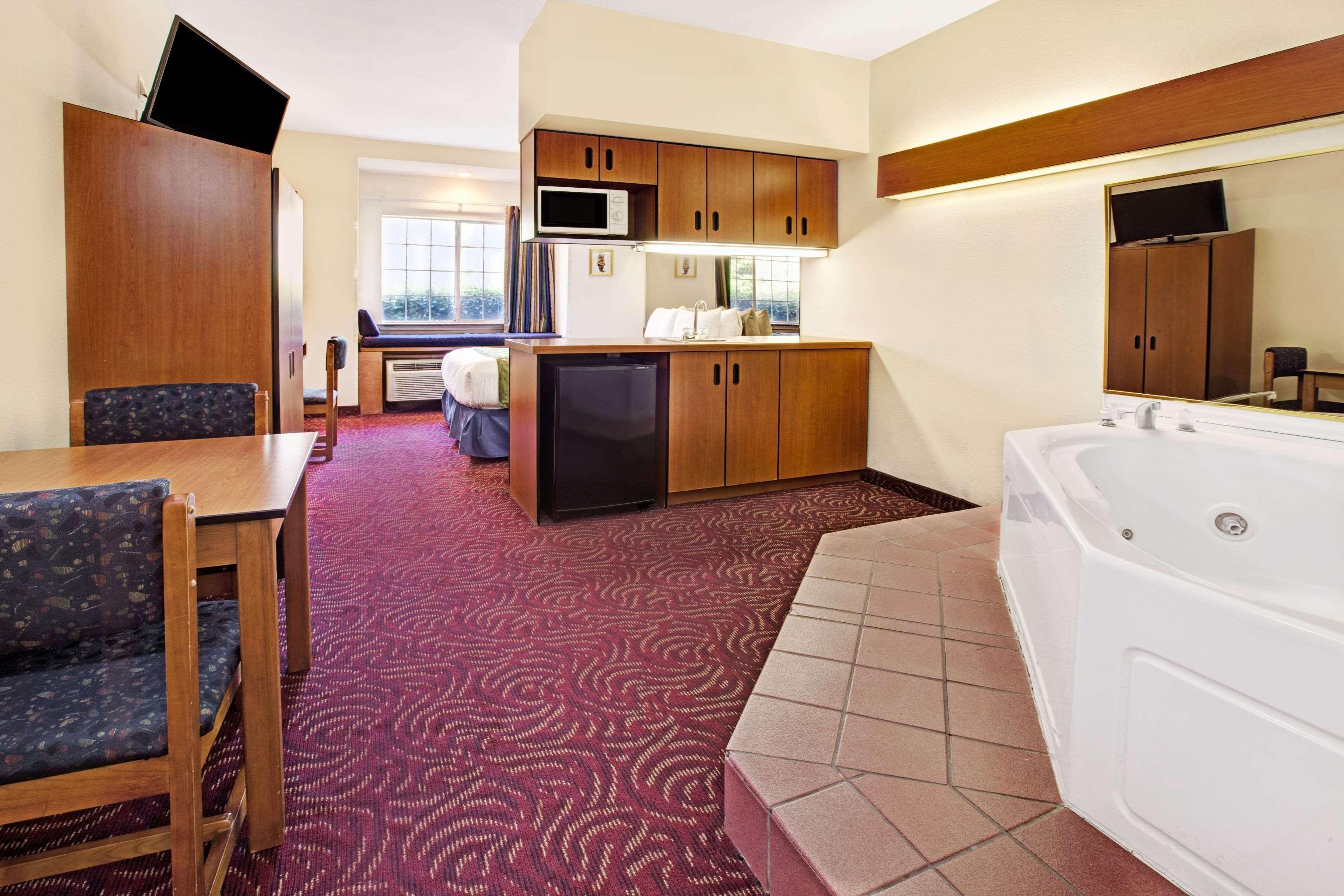 Econo Lodge Inn & Suites Mesquite - Dallas East Eksteriør bilde