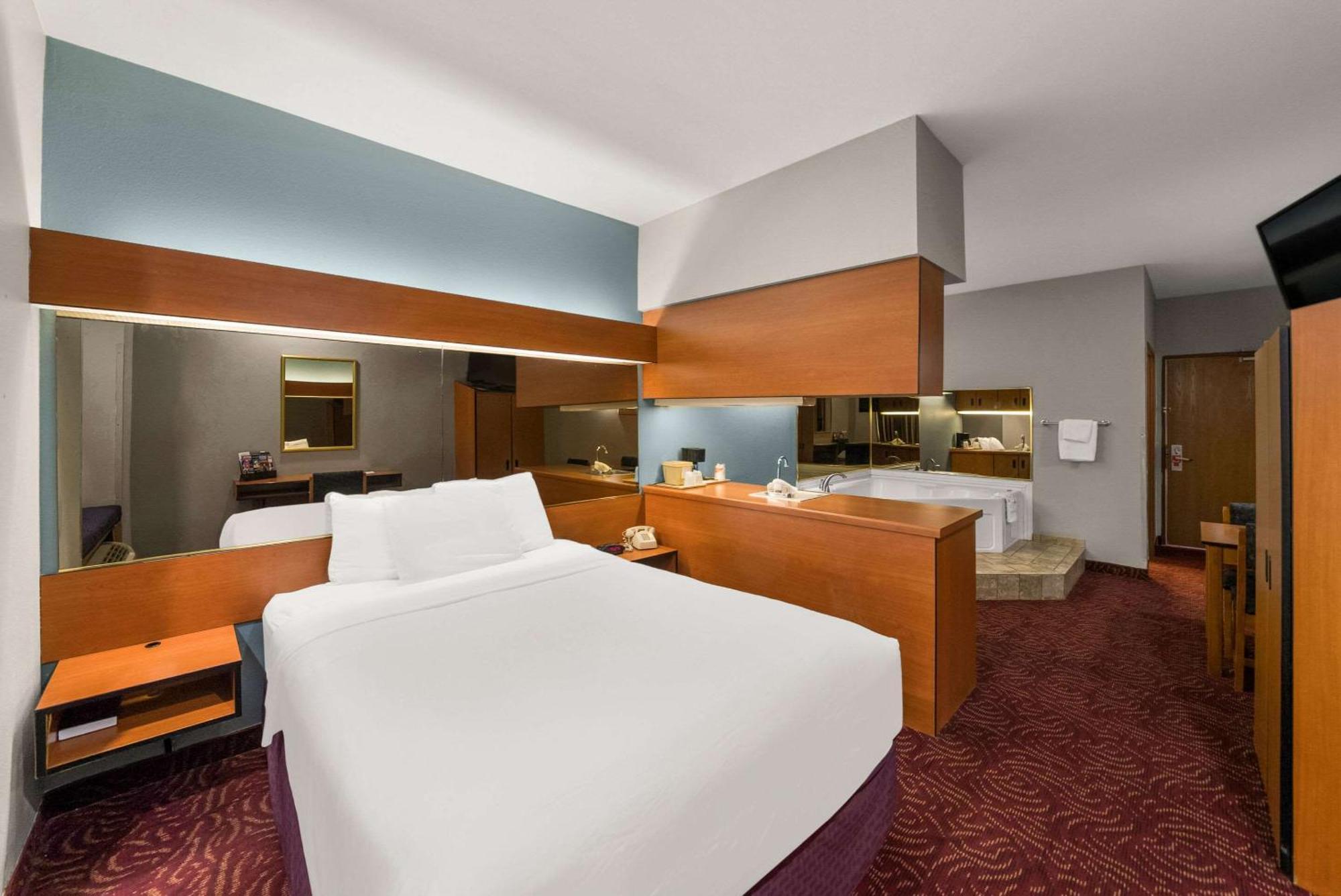 Econo Lodge Inn & Suites Mesquite - Dallas East Eksteriør bilde